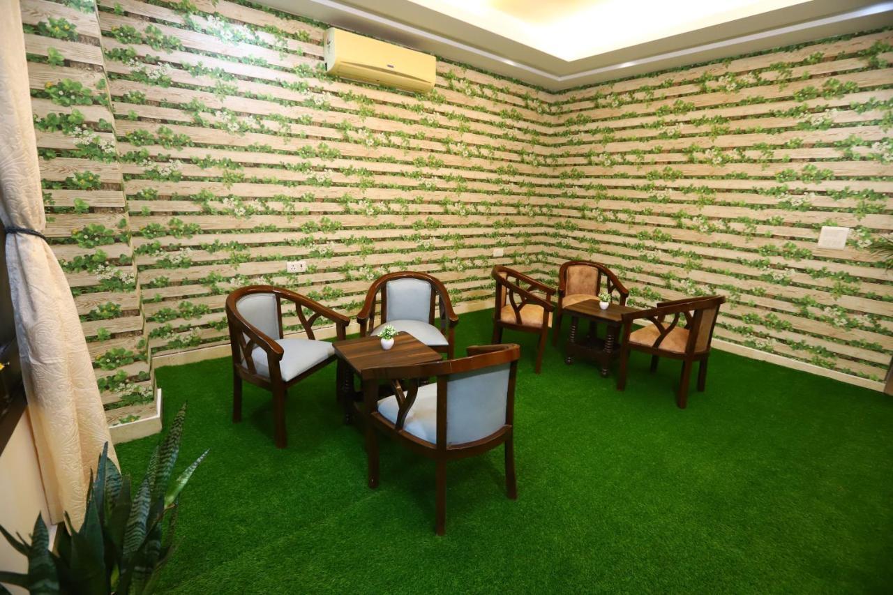 Hotel Nature View Green Park Metro Couple Friendly New Delhi Exterior photo